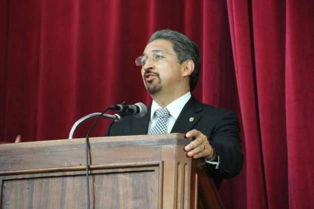 Sensibilidad y compromiso social pide rector de la UMSNH a egresados - Foto 2 