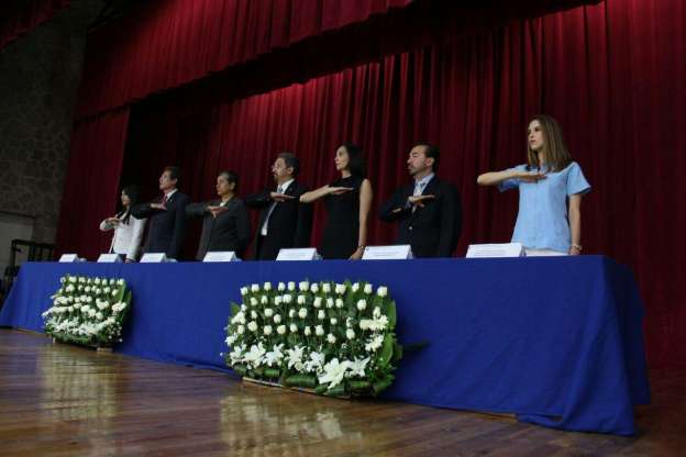 Sensibilidad y compromiso social pide rector de la UMSNH a egresados - Foto 3 