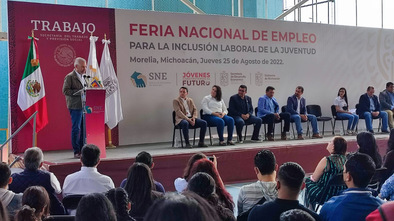 Informalidad laboral, reto en Michoacán: Bedolla