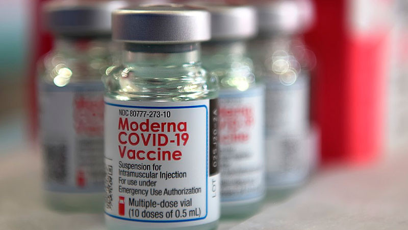 Moderna denuncia a Pfizer y BioNtech por "copiar" la tecnología de su vacuna contra Covid-19 