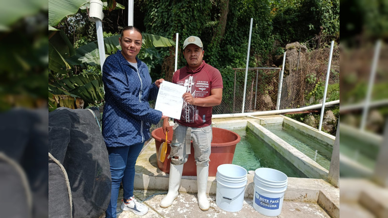 Continúa gobierno de Toño Ixtláhuac con apoyo de trucha arcoíris a productores 