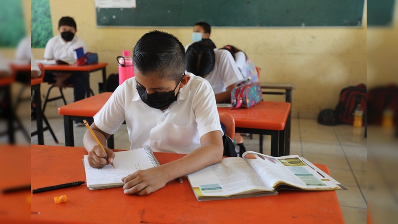 En Michoacán, regresan a las aulas más de un millón 200 mil estudiantes este lunes: SEE 