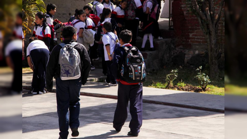 Vuelven a clases casi 30 millones de estudiantes este lunes 