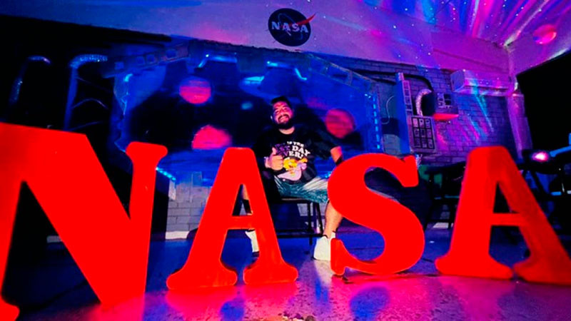 Regreso a clases se convierte en un “viaje espacial” gracias a su maestro