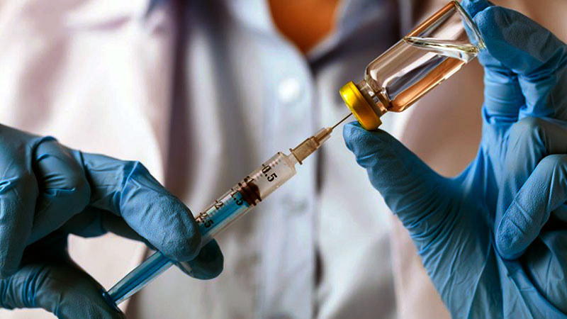 Estados Unidos aprueba refuerzo de vacunas Moderna y Pfizer adaptadas a ómicron 