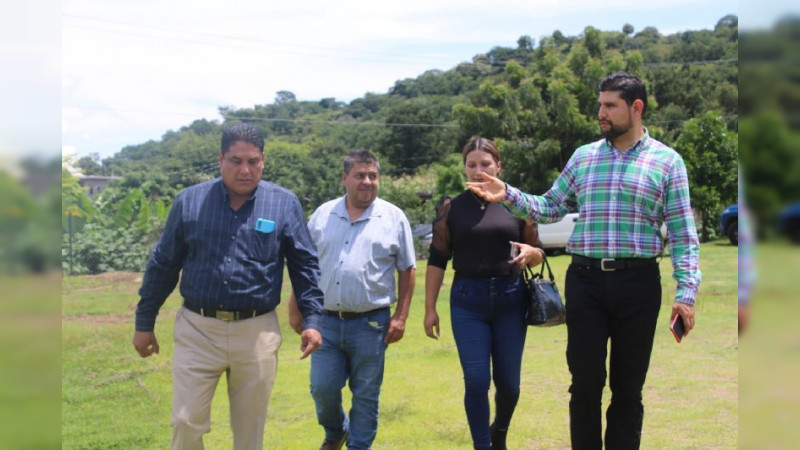 Se reúne Octavio Ocampo con agricultores de Tzitzio 