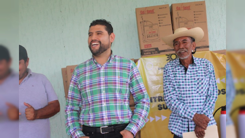 Se reúne Octavio Ocampo con agricultores de Tzitzio 