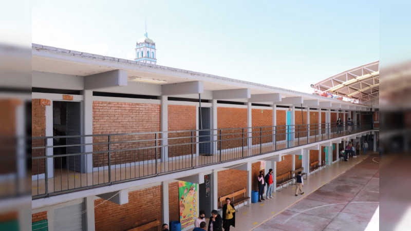 Entrega Toño Ixtláhuac aula de usos múltiples y comedor estudiantil en la primaria Eva Sámano 