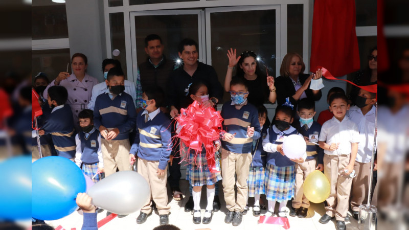 Entrega Toño Ixtláhuac aula de usos múltiples y comedor estudiantil en la primaria Eva Sámano 