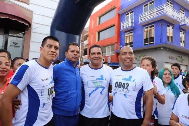 Silvano Aureoles participó en la 3ra Carrera Atlética por la Seguridad de Michoacán - Foto 2 