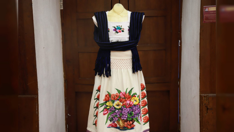 Inauguran exposición "Rebozo Tradicional de Michoacán"