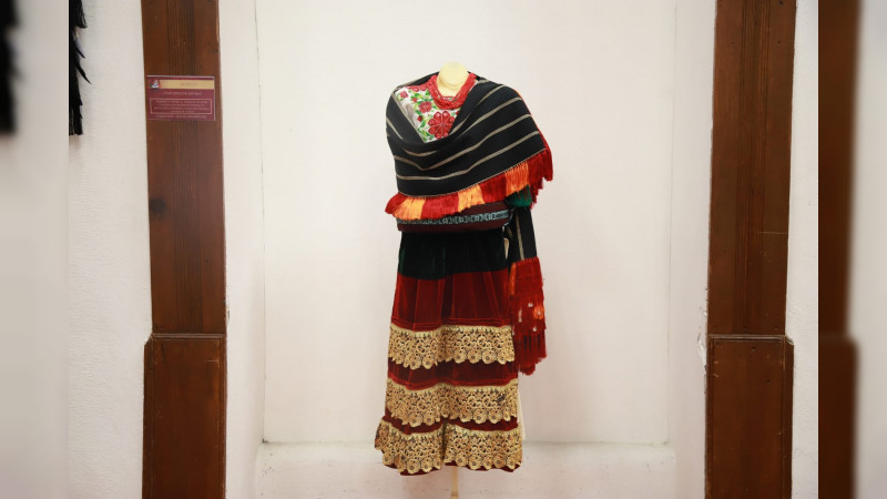 Inauguran exposición "Rebozo Tradicional de Michoacán"