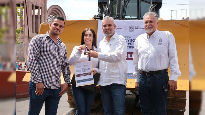 Bedolla pone en marcha el programa de entrega de maquinaria a municipios
