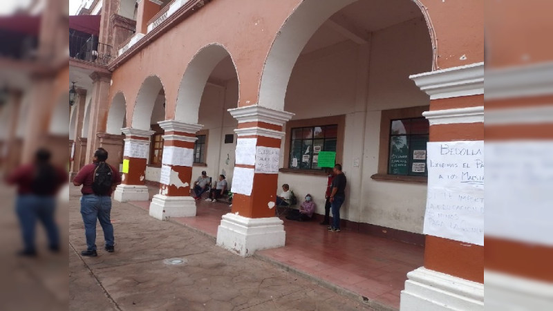 Trabajadores de la CNTE toman instalaciones de presidencias municipales y oficinas receptoras de renta 