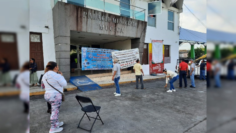 Trabajadores de la CNTE toman instalaciones de presidencias municipales y oficinas receptoras de renta 