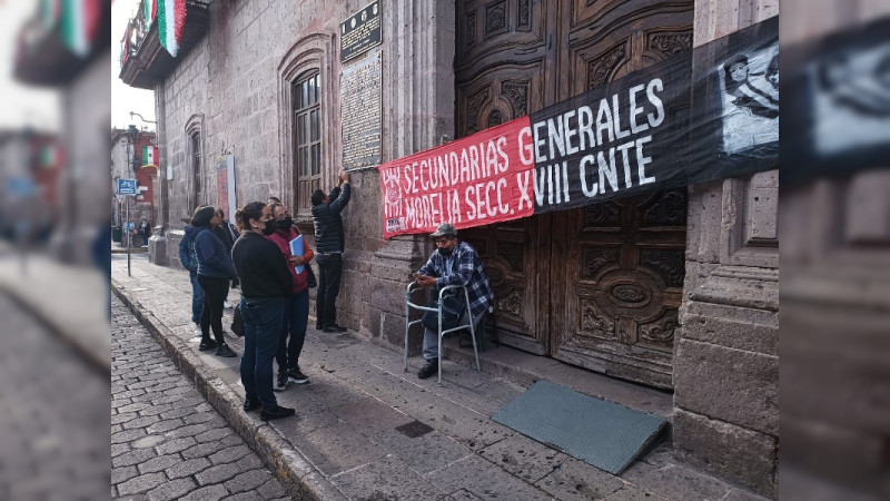 Trabajadores de la CNTE toman instalaciones de presidencias municipales y oficinas receptoras de renta 