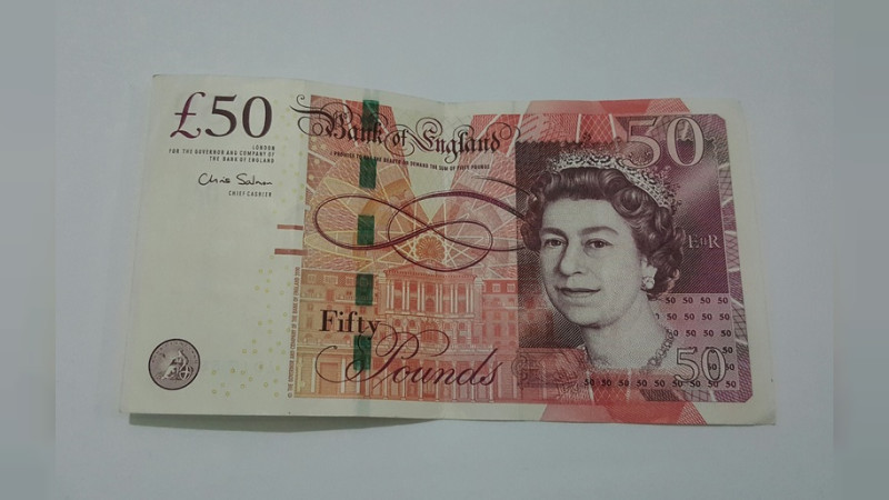 Libra cae ligeramente tras muerte de la Reina Isabel II 