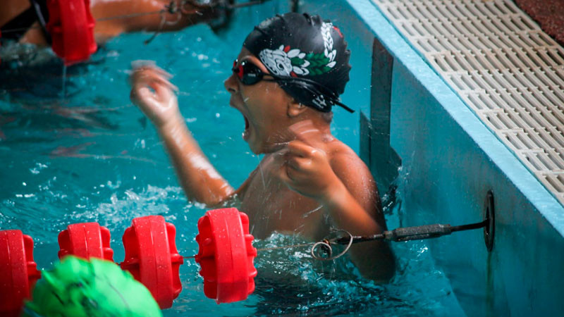 Inauguró Nacho Campos torneo estatal de natación de fiestas patrias 