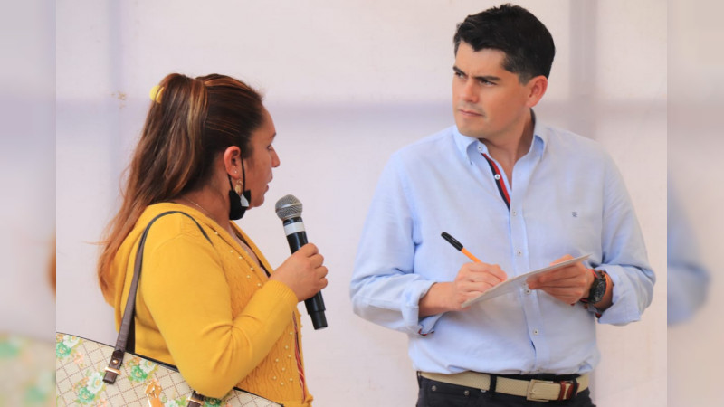 Compromete Toño Ixtláhuac apoyo a productores de nochebuena en Puerto Azul