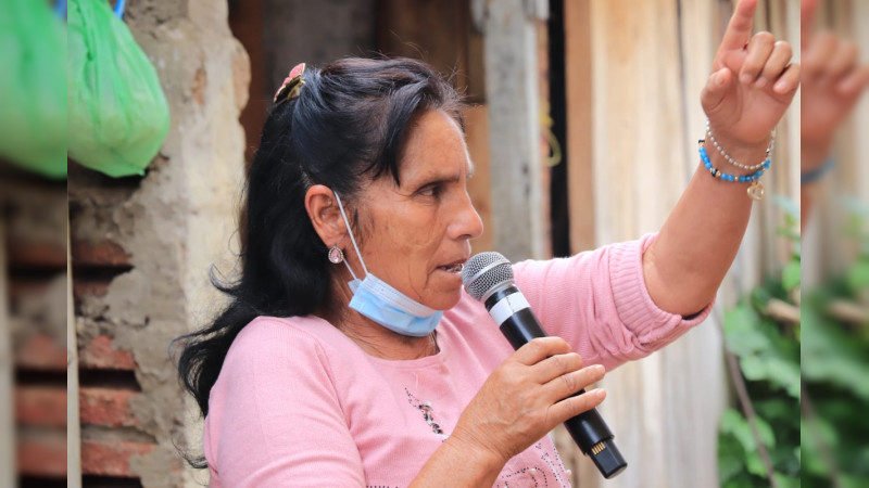Compromete Toño Ixtláhuac apoyo a productores de nochebuena en Puerto Azul