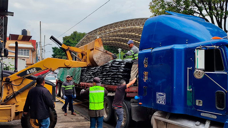 Gobierno Municipal de Uruapan recibe 30 toneladas de asfalto para bacheo 