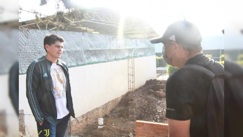 Supervisa Toño Ixtláhuac avance de la construcción de la alberca semiolímpica en la Siglo XXl