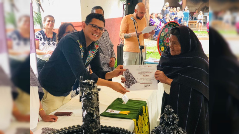 Premian a las ganadoras y ganadores del Concurso Artesanal en Santa Fe de la Laguna