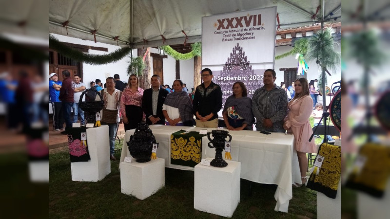 Premian a las ganadoras y ganadores del Concurso Artesanal en Santa Fe de la Laguna