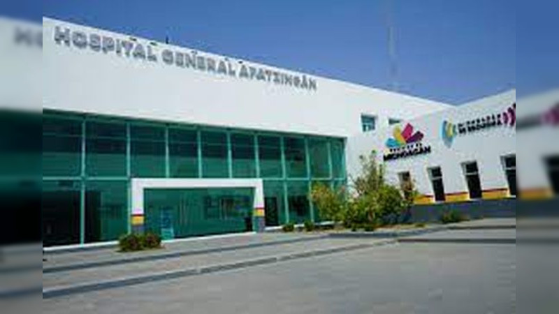 Por tormenta eléctrica se daña distribuidor de energía eléctrica en el Hospital de Apatzingán. 