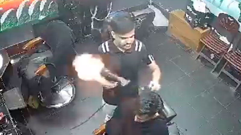 Secadora explota dentro de barbería y dos jóvenes pierden la vida en Bangladesh