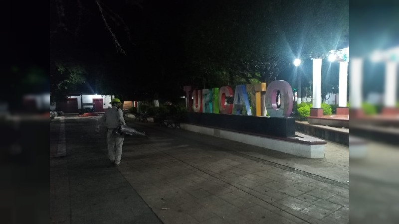 Secretaria de Salud de Michoacán fumigó plazas públicas, previo a la celebración de las fiestas patrias 
