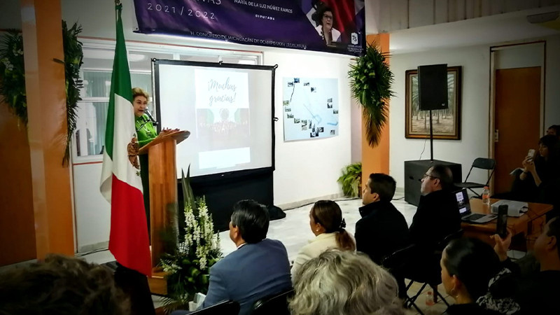 Realiza María de la Luz acto público de rendición de cuentas en Tuxpan 