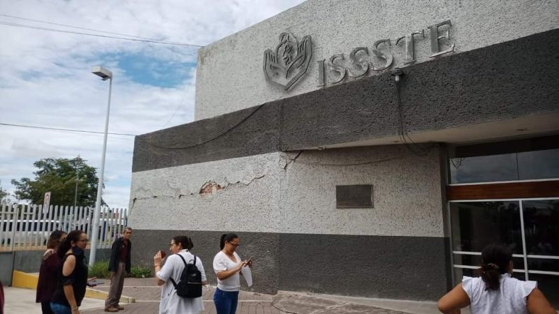 Daños severos a la clínica del ISSSTE de Apatzingán a causa del sismo magnitud 7.4