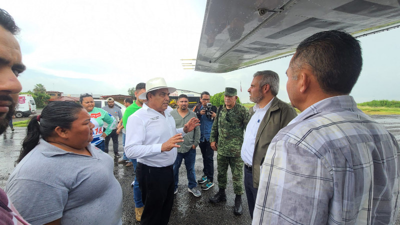 Acude Gobernador de Michoacán a evaluar daños en Coahuayana  