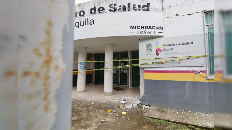 Instruye Bedolla revisión al Centro de Salud de Aquila cerrado por daños postsismo