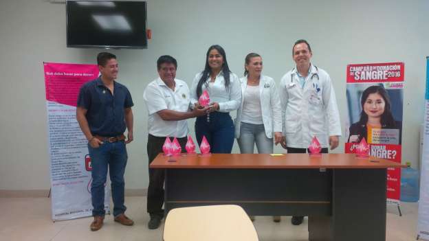 Directivos del Hospital Regional Bicentenario reconoce a donadores altruistas en Apatzingán  