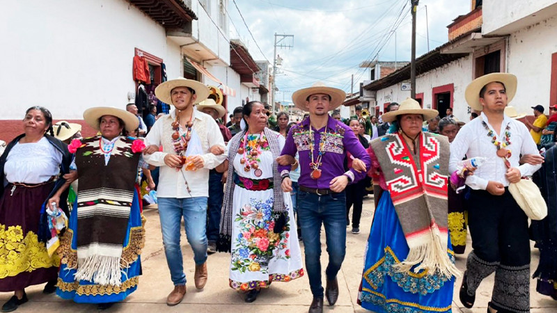 Alcalde de Quiroga reconoce a los artesanos en el marco del día del Artesano Michoacano 
