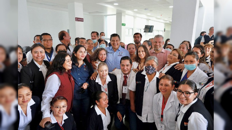 Entregan Bedolla y Nacho Campos Centro de Salud por 50.2 mdp 