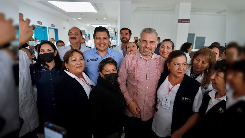 Entregan Bedolla y Nacho Campos Centro de Salud por 50.2 mdp 