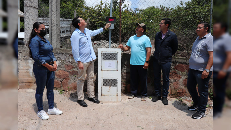 Cumple alcalde petición ciudadana de mejoramiento de alumbrado público en Timbineo de los Contreras 