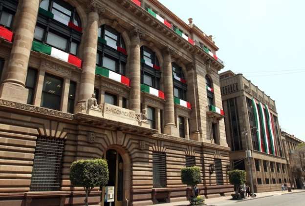 Banco de México baja su expectativa de crecimiento para el 2015 y 2016 
