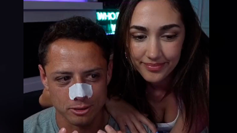Chicharito Hernández alburea a su novia en transmisión en vivo y se le van encima 