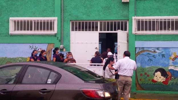 Gran movilización por fuga de amoniaco en inmediaciones de centro infantil en Morelia - Foto 2 