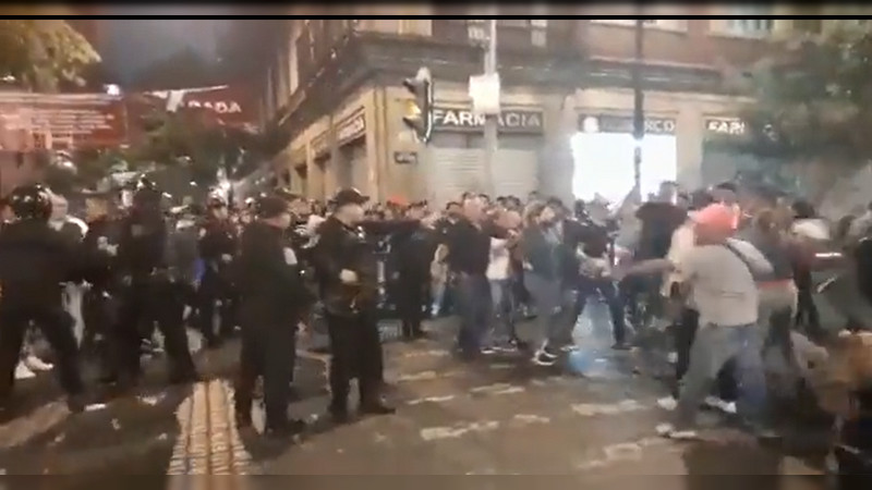 Grupo Firme reúne a 280 mil en el Zócalo; fans intentan dar portazo, hay 149 lesionados