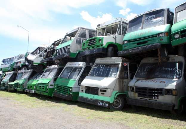 Chatarrizan 700 microbuses en el DF; la próxima semana serán taxis piratas - Foto 1 