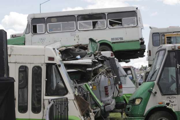 Chatarrizan 700 microbuses en el DF; la próxima semana serán taxis piratas - Foto 2 