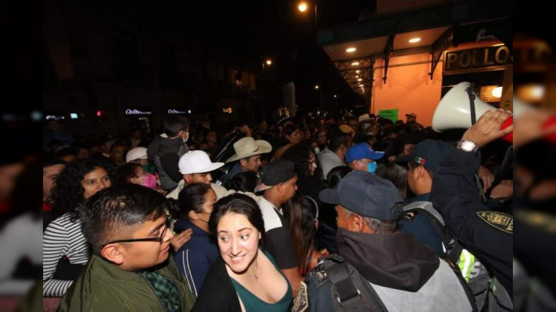 Roban cámaras y equipo a reporteros durante concierto de Grupo Firme