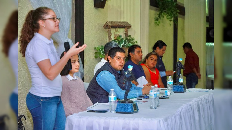 Promueven servicios y programas de Fomento Económico, entre colonos de Uruapan 