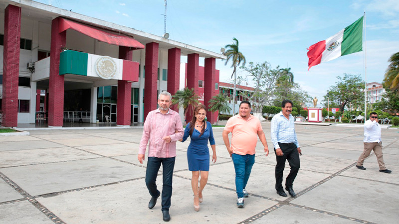Con visión municipalista, Bedolla entrega apoyos sin precedentes a municipios de Michoacán: Itzé Camacho  