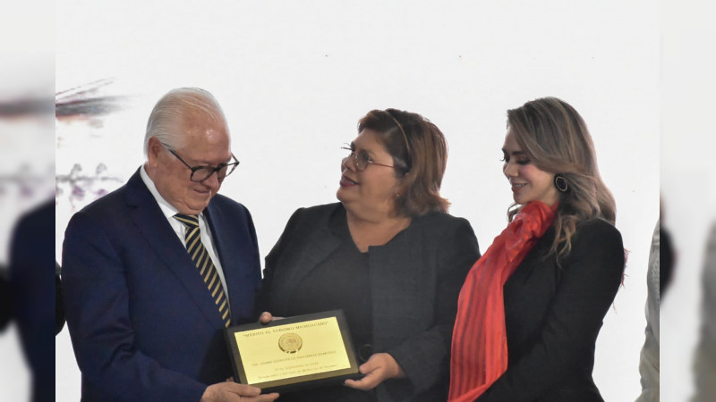 Congreso de Michoacán entrega la primera Condecoración al Mérito al Turismo Michoacano 